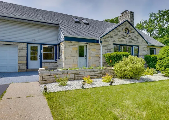 Pet-Friendly New Berlin Retreat W/ Patio & Yard!