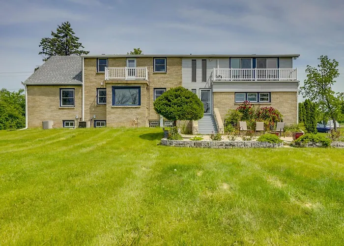 Pet-Friendly New Berlin Retreat W/ Patio & Yard!