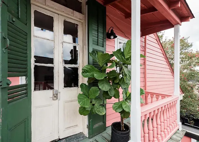 Chic Spot Near The Lower French Quarter