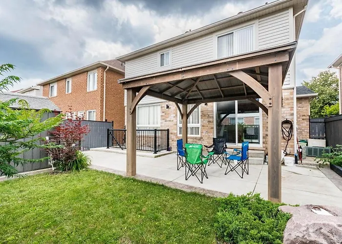 Garden 2 Bedroom Apt - Free Parking Wifi Laundry Workstation