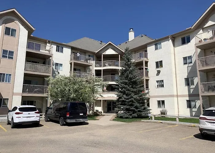 Chris Cozy Condo Cw #107 Edmonton