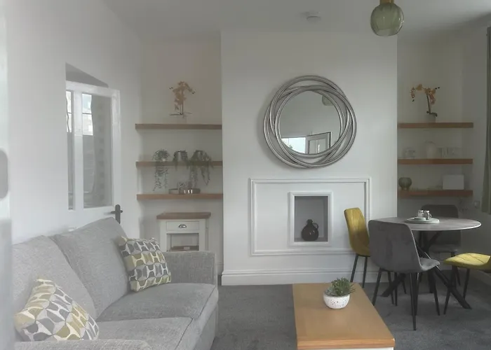 Dots Place 14 Darlington Road Dl10 7Aw
