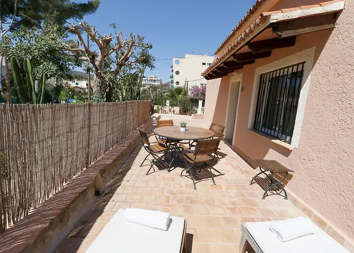 Naika Studios & Apartments