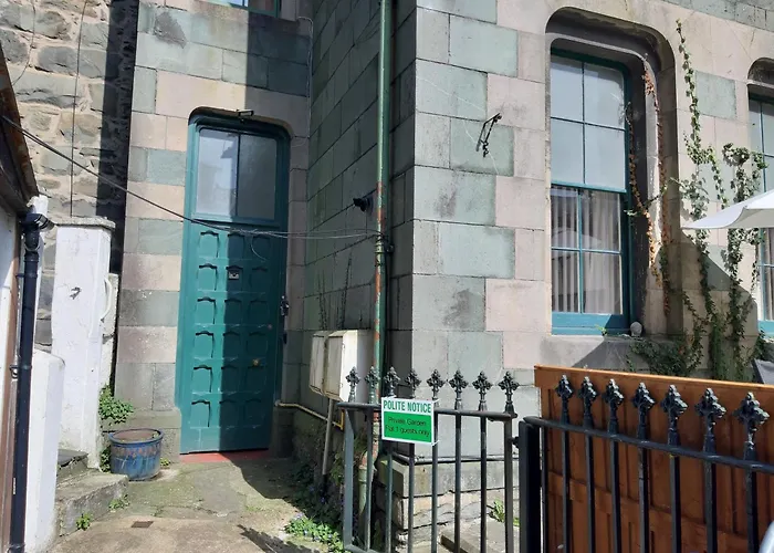Ground Floor Barmouth Centre Apartment With Garden