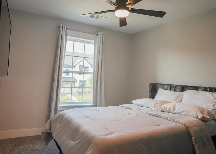 Loop, New Luxurious Large 3Br House, Sleeps 11 With Free Parking