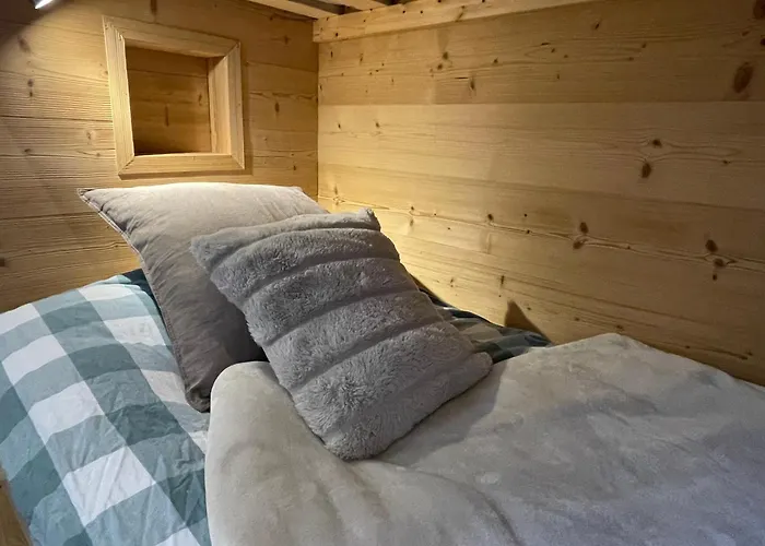 Central Morzine, Spacious 2 Bedroom Family Apartment