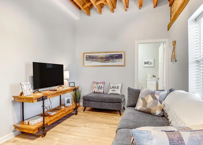 Chic Apt In The Heart Of Downtown Canandaigua