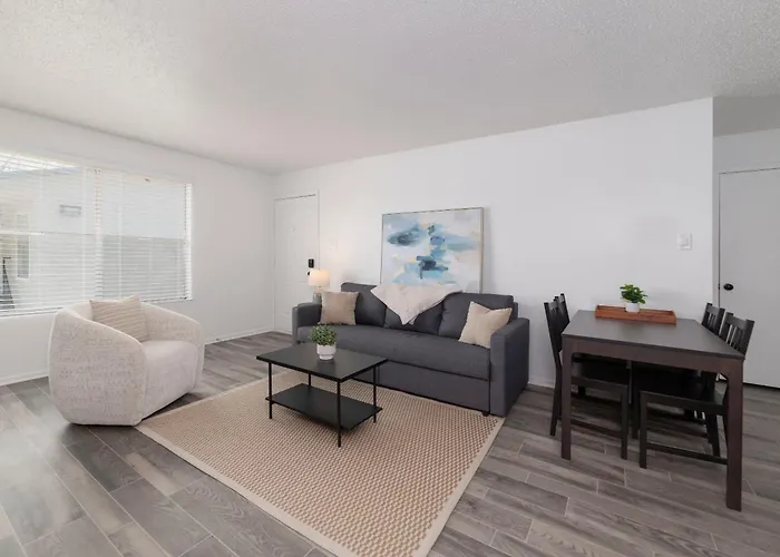 Comfortable 2Br - Pool Near Major Attractions