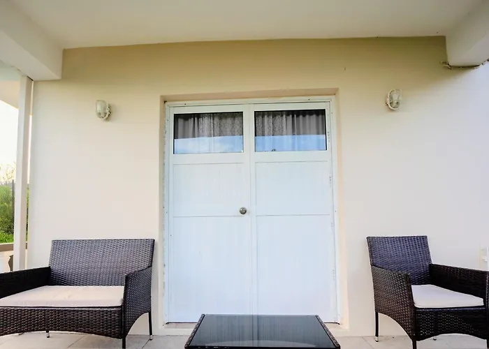 Amiah'S Residence - Spacious Two Bedroom Apartment In St George