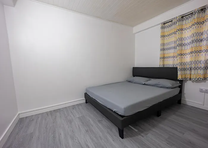 Amiah'S Residence - Spacious Two Bedroom Apartment In St George