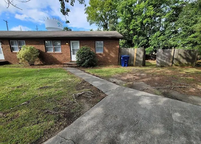 2Br Retreat Sleeps 5 Near Ecu Stadium And Hospital
