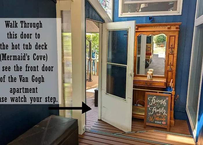 The Van Gogh Apartment - A Cozy, Creative Retreat