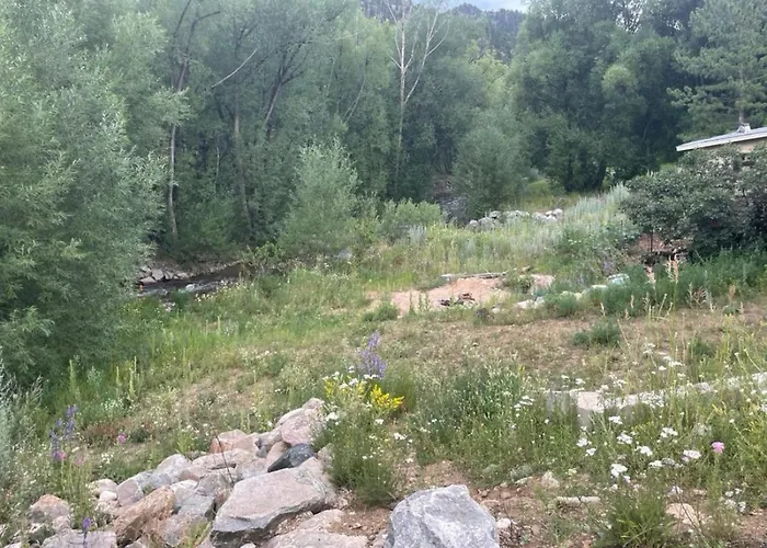River Mountain Getaway-Private, Large, In- Law Apt