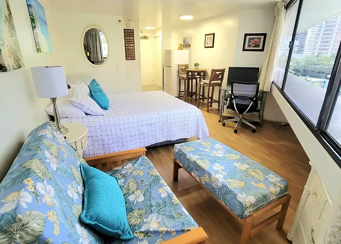 Waikiki Studio Steps To Beach-Mall Free Parking-Wifi