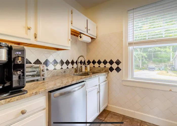 Historic Home, Modern Amenities- 15 Minutes To Downtown Chattanooga- Perfect For Families