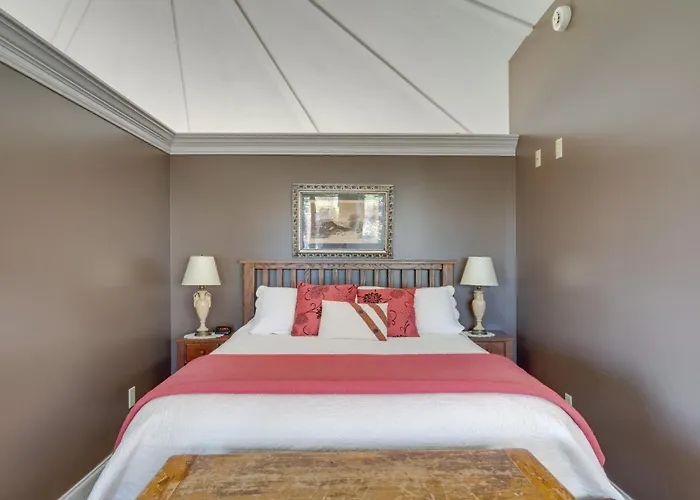 Panoramic Views: Hillside Millersburg Studio