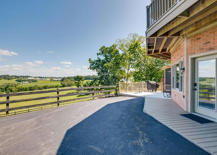 4 Mi To German Village: Studio W/ Hot Tub!