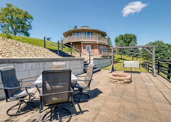 4 Mi To German Village: Studio W/ Hot Tub!