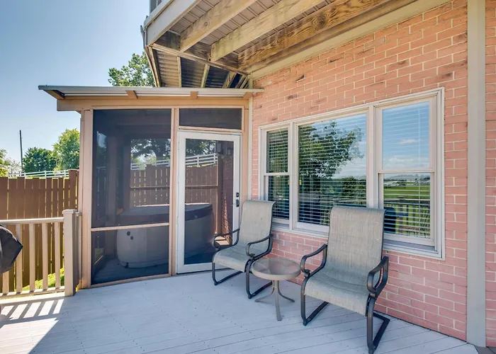 4 Mi To German Village: Studio W/ Hot Tub!