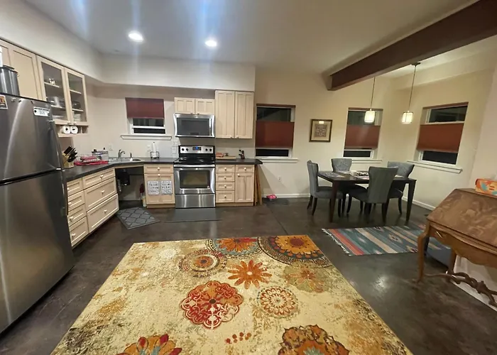 River Mountain Getaway-Private, Large, In- Law Apt