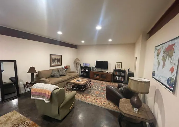 River Mountain Getaway-Private, Large, In- Law Apt