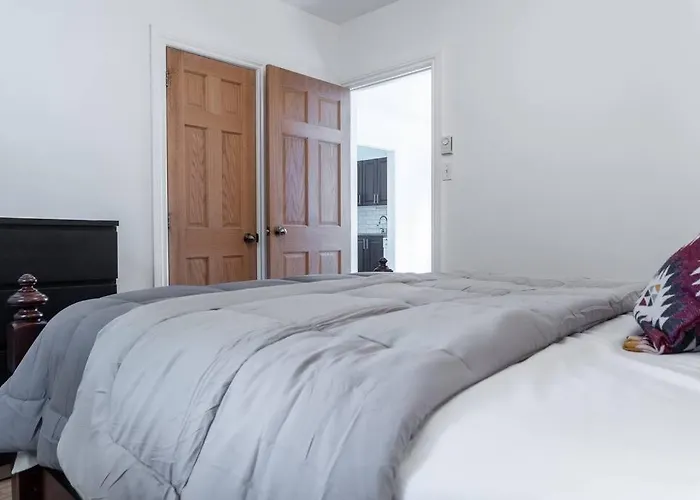 Bright And Spacious 2 Bedroom Home!