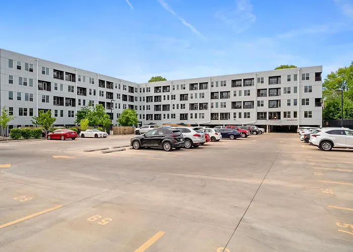 Luxury 1 Bedroom Apartment Near Tower Grove Park