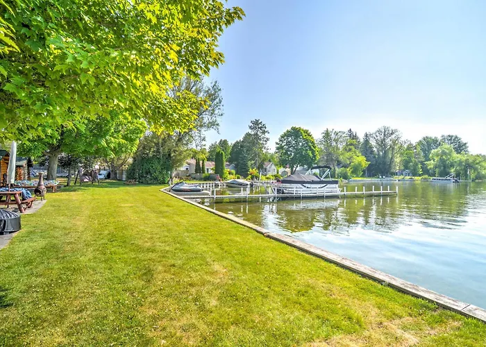 'Tiny House Cottage 6' W/ Dock On Crooked Lake