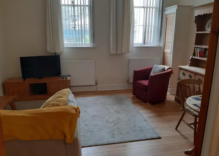 Ground Floor Barmouth Centre Apartment With Garden