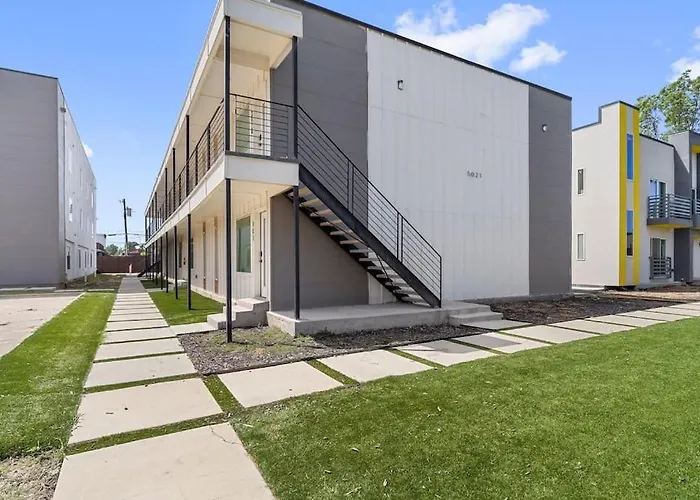 Cowboys Fan Pad 2 Bedroom!