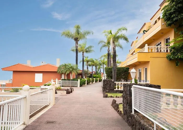 Coral La Quinta Park Suites