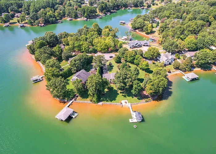 Couple'S Smith Mtn Lake Getaway W/ Private Beach