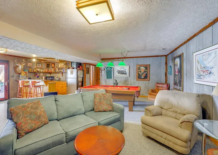 Couple'S Smith Mtn Lake Getaway W/ Private Beach