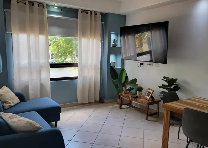 Beautiful Newly Refurbished 2 Bedroom 2 Bathroom 2Nd Floor Condo