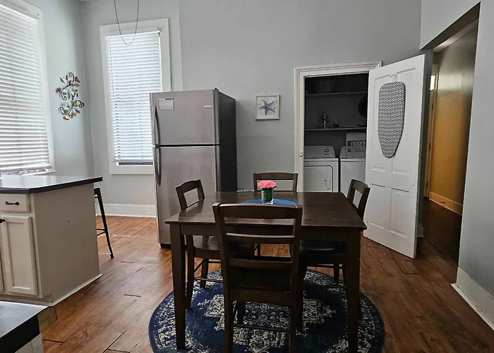 Mins From Downtown & Dining, Dauphin Darling 2