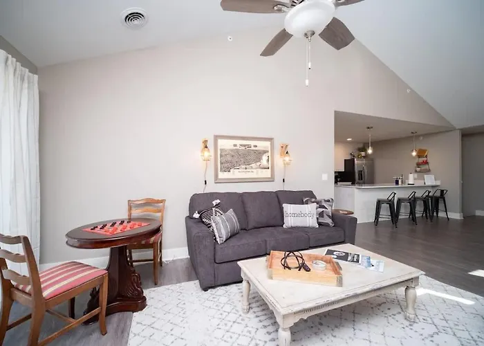 Spacious 2 Bed Condo With Office