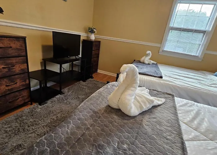 Cozy 2Br Sleeps 6 Near Ecu Stadium And Hospital