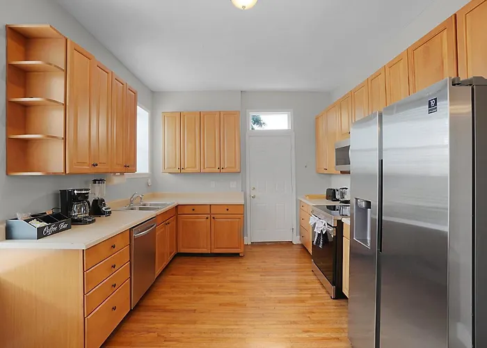 Spacious 3-Bedroom With King Bed & Prime Location