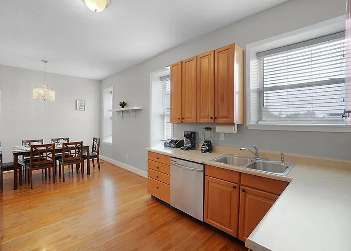 Spacious 3-Bedroom With King Bed & Prime Location