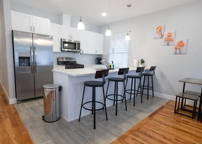 4 New Apts - 3 Bed Apt 1St Floor & 3 Bed Apt 2Nd Floor - 1 Bed Studio Apt Ground Floor & 1 Bed Studio Apt Ground Floor Near Penn Station Ewr Airport Beth Israel Hospital Manhattan Nyc