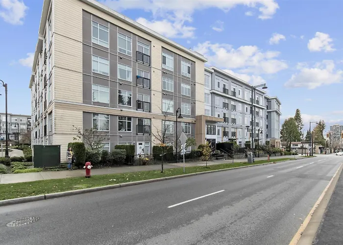 Skytrain Accessible, Free Parking, Gym, 2 Bedroom Sleeps 6 Central Apartment With Easy Access To Downtown Vancouver