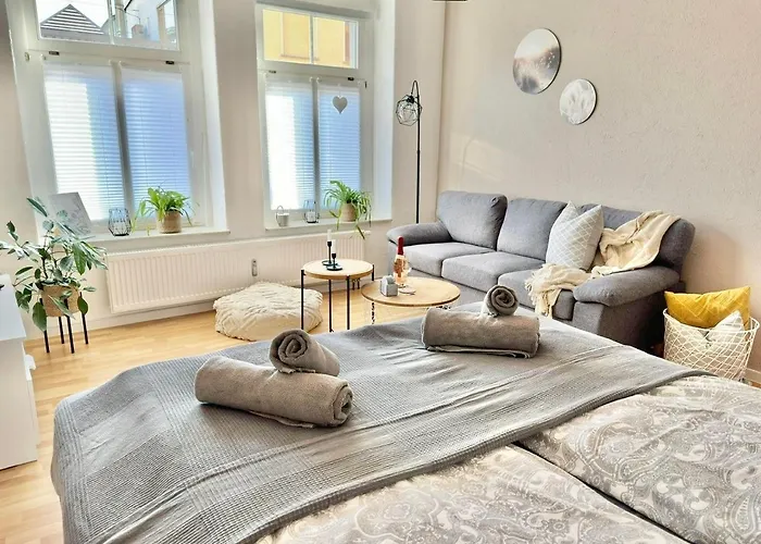 Appartement "Stadtgefluester" Im Zentrum, Inkl Stellplatz, 2 Betten, Babybett, Balkon, Gratis Kaffee Und Tee, Wlan
