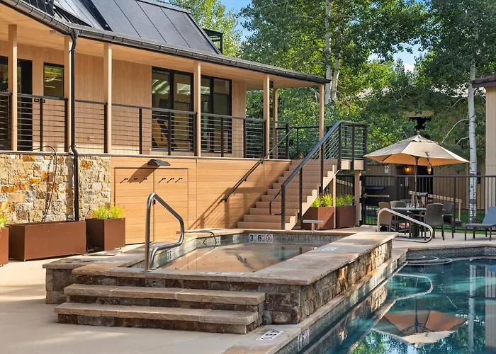 Modern Luxury - Walk To Lifts - Jacuzzi