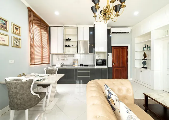 Niraxay Apartment