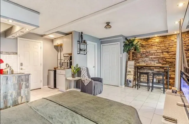 Private Studio Suite With Separate Entrance & Backyard, Quiet Brooklyn Stay