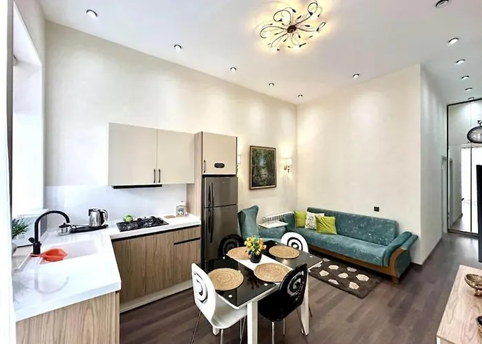 Stylish Urban Apt At The Center