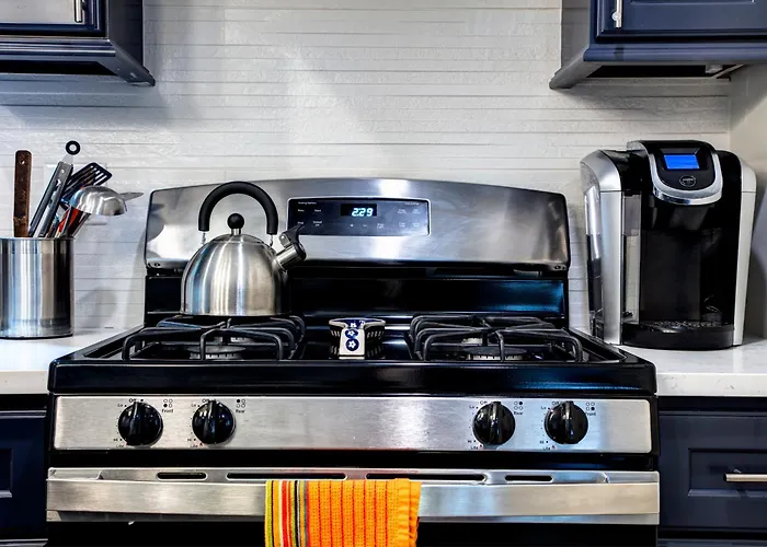 Stylish 2Br Stunner In Unbeatable Location