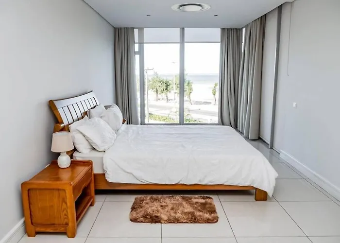 Seaside Retreat For Urban Explorers Above Mall