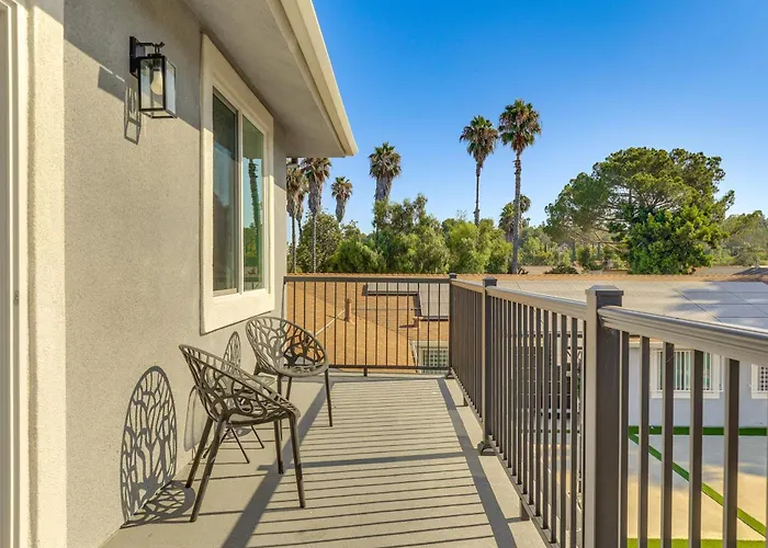 2 Mi To Downtown Escondido: Apt W/ Balconies