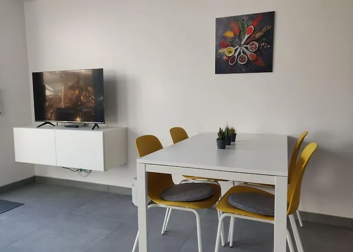 Ruhige 2-Zimmer Wohnung In Zentraler Taunus Lage
